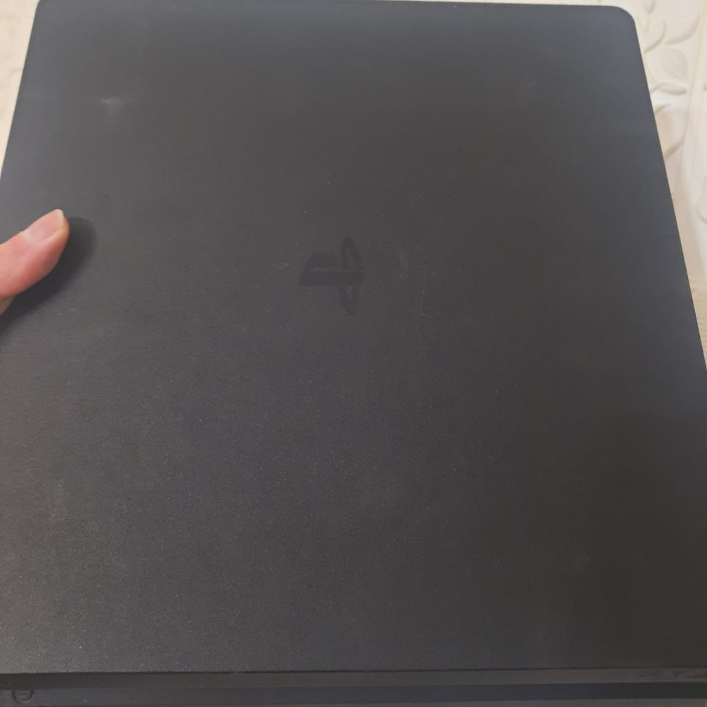 بلايستيشن 4 سليم مستعمل 512GB مع يد أصلية