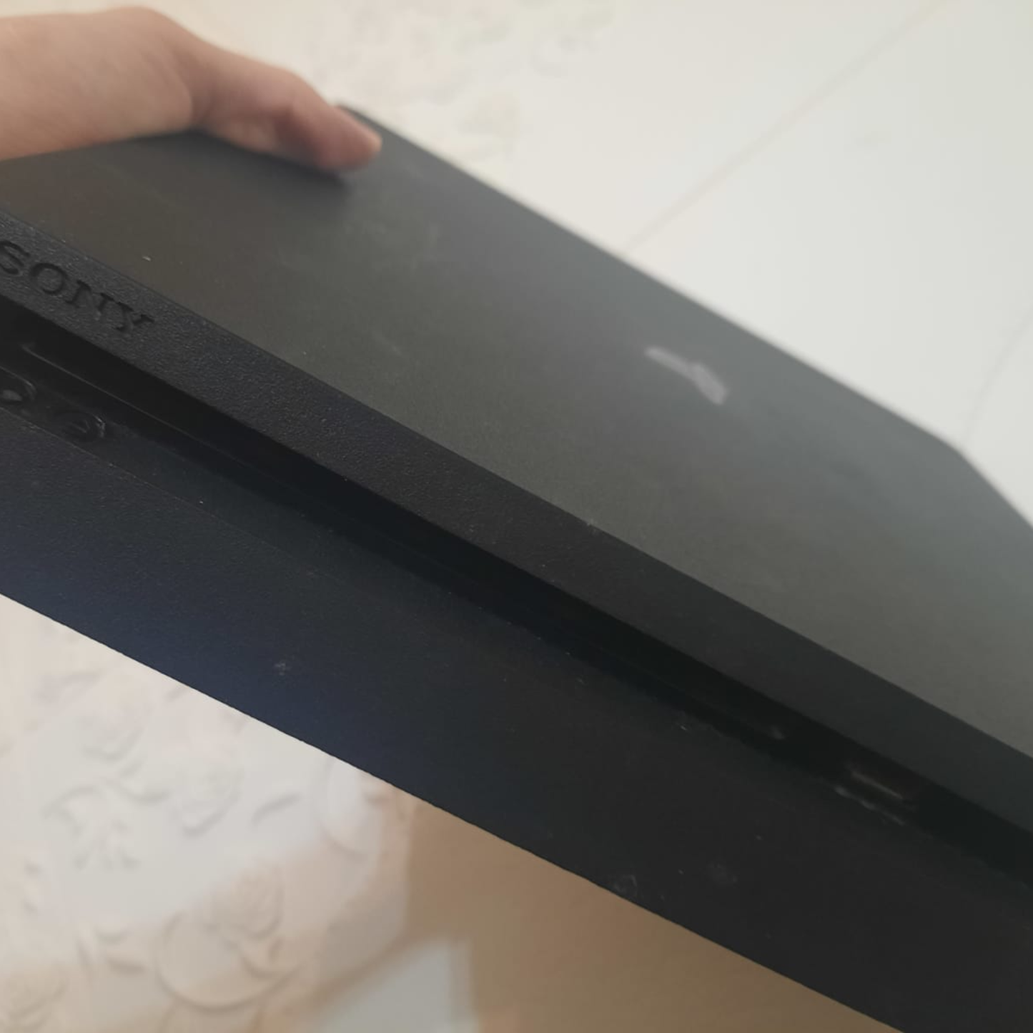 بلايستيشن 4 سليم مستعمل 512GB مع يد أصلية