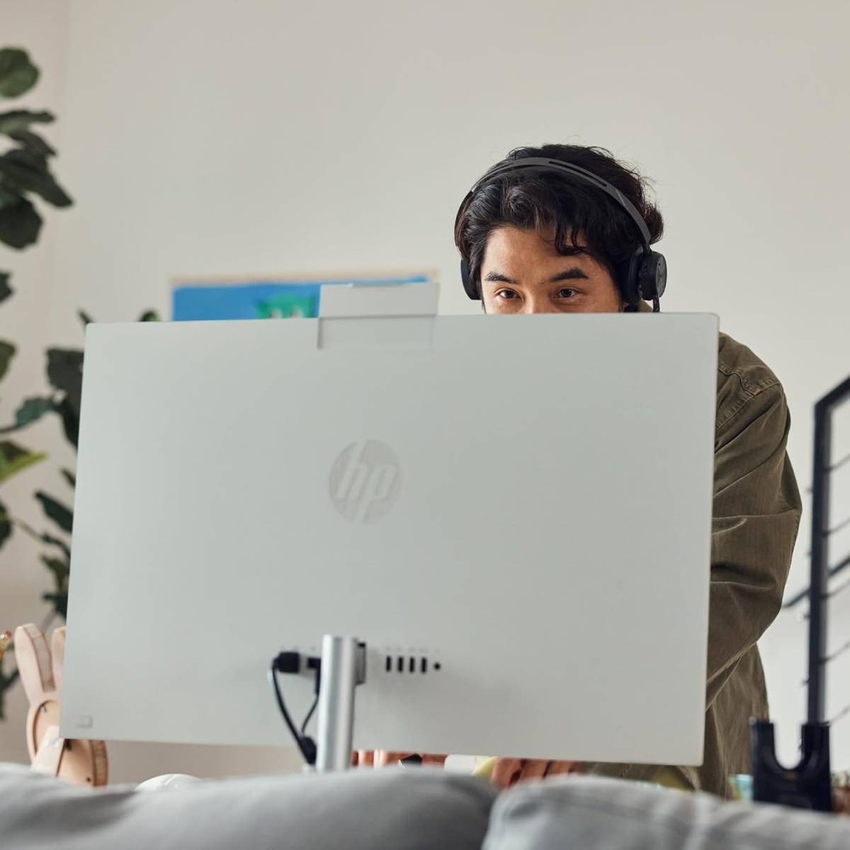 HP All-in-One 24-cr0040ne white PC with Core i7-1355U 8GB DDR4 512GB NVMe SSD and 23.8-inch IPS FHD display in Jordan Amman and Irbid from SAMMAN.JO and AlSamman For Computer